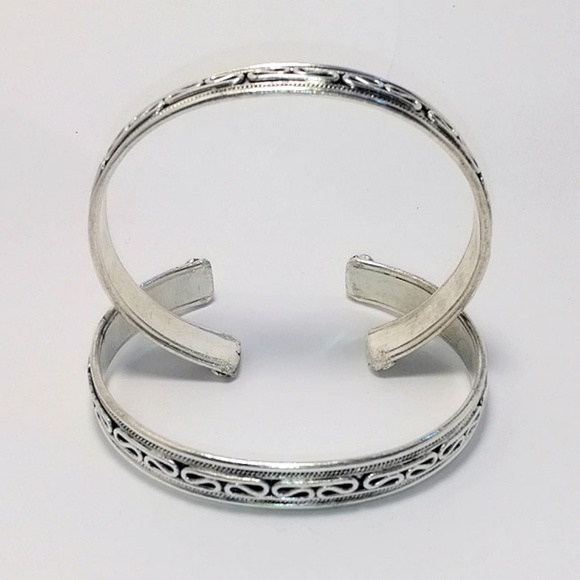 Handmade Adjustable Unisex White Metal Bracelet - Picture 2 of 3
